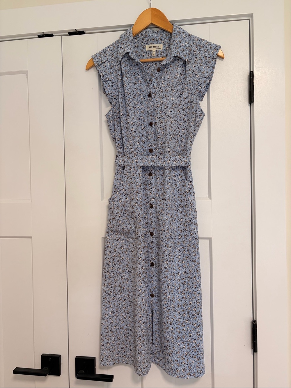 Sleeveless Blue Floral Button-Front Midi Dress with Belt